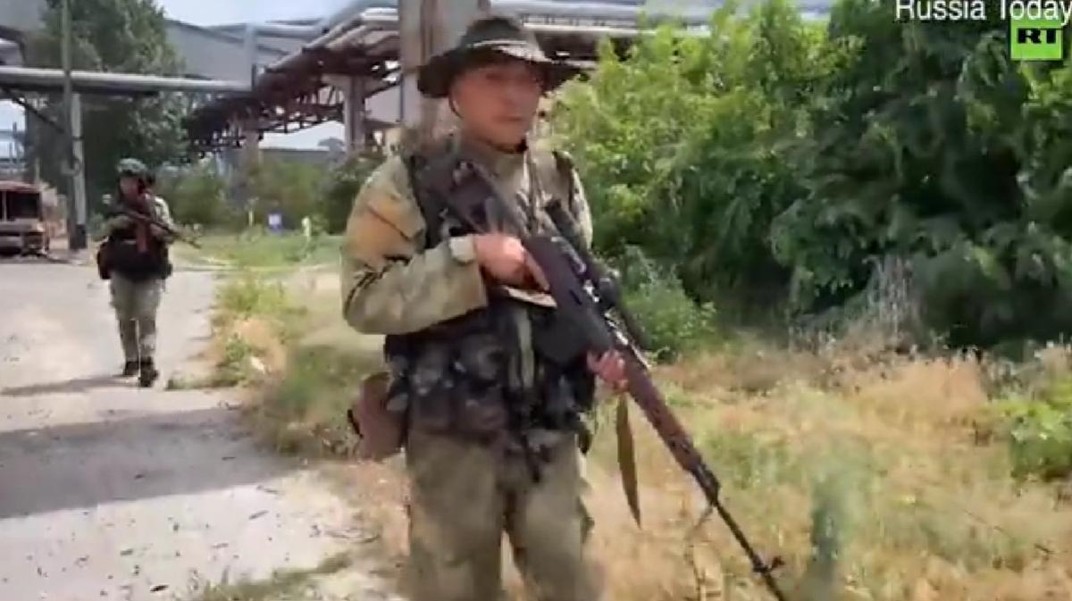 Russian Soldier Castrates Ukrainian