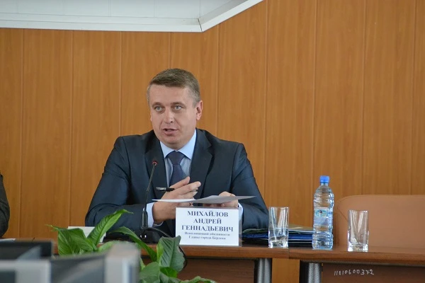 DSC_0762-600 И. о. мэра Андрей Михайлов наглядно объяснил, какую выгоду получат искитимцы, поделившись своей землей с бердчанами