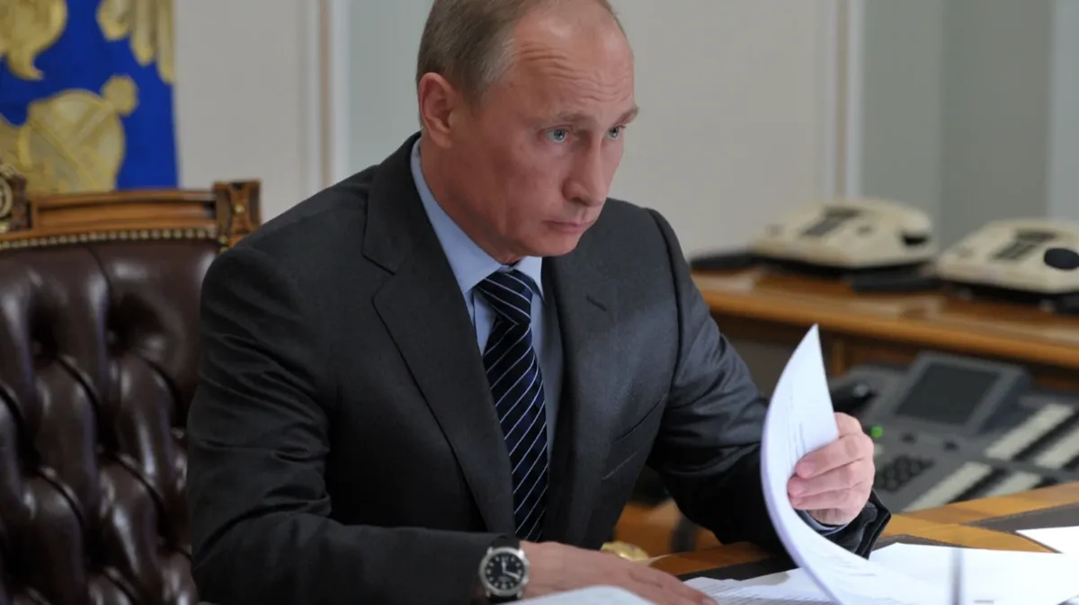 Путин поручил рассмотреть вопрос о возможности досрочного назначения пенсии многодетным отцам. Фото: Кремлин.ру