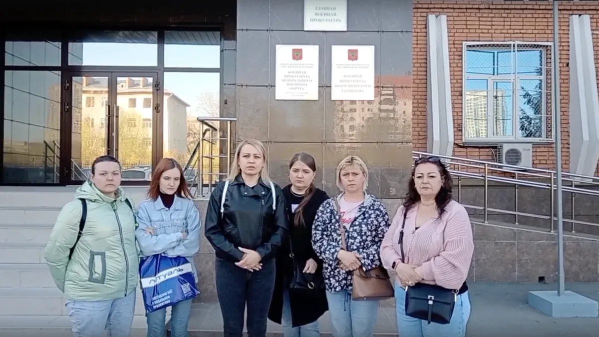«Нашим мужьям нужна помощь!» Жены мобилизованных из Новосибирска заявили о критической ситуации с их мужчинами в зоне СВО
