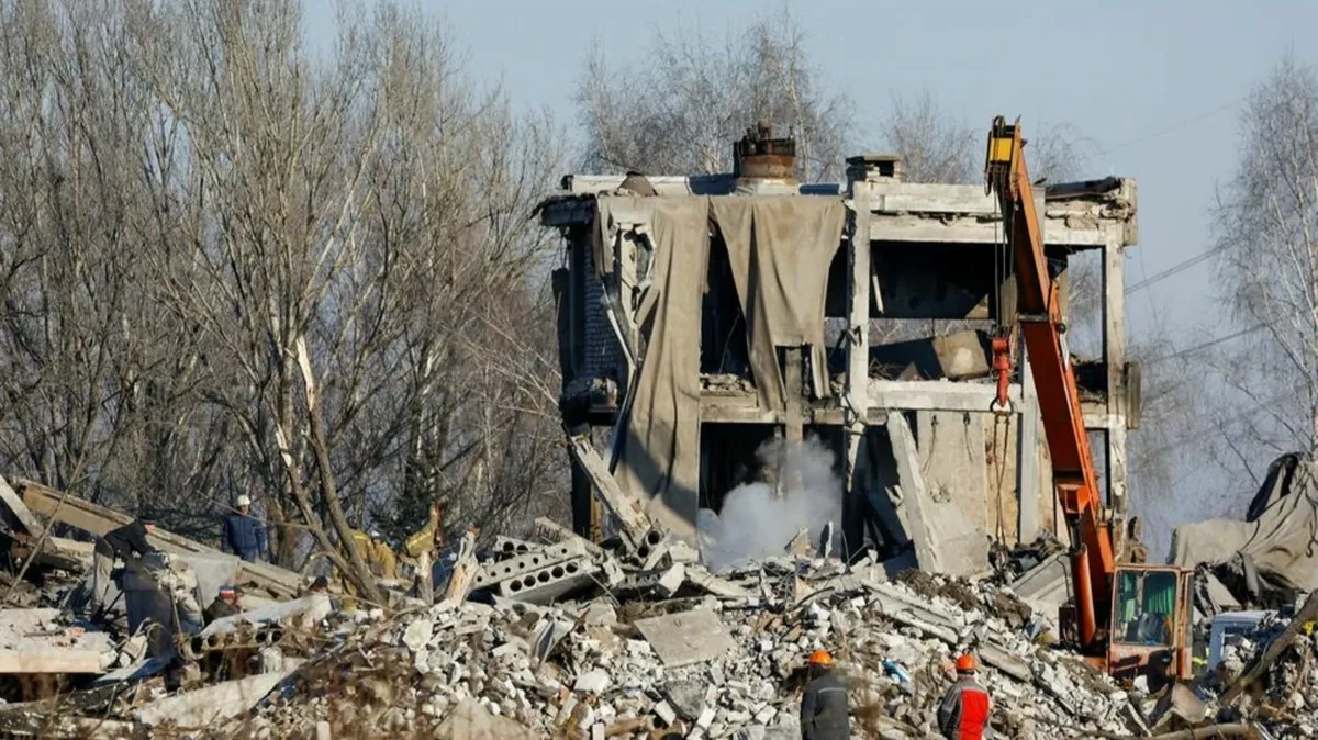 Разрушенное здание ПТУ в Макеевке после обстрела ВСУ. Фото: Александр Ермоченко/Reuters