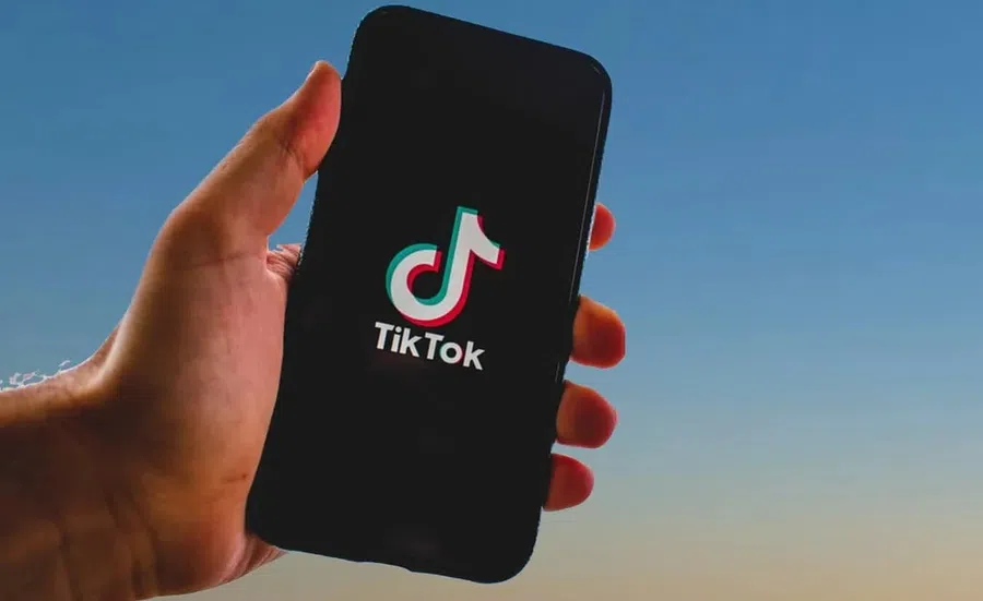 В Узбекистане хотят запретит TikTok после ролика об избиении старика подростком