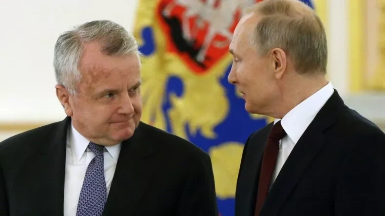 Посол США в РФ Джон Салливан и президент Владимир Путин, источник: Getty Images