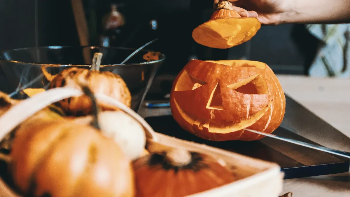 20 страшных примет на Хэллоуин 31 октября: история и традиции праздника, почему обязательно наряжаться мертвецом – что можно и что нельзя делать 