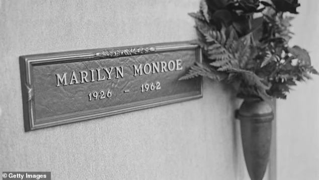 «Она зарабатывала много денег для мужчин, но мало для себя»: писательница Джойс Кэрол Оутс говорит, что Мэрилин Монро была почти без гроша в кармане, когда умерла в 1962 году
