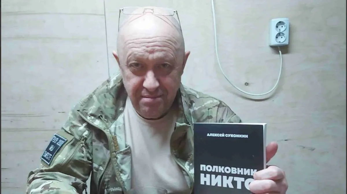 «Дерьмом в лицо плеснуть, чтобы законы выполняли»: Пригожин рассказал о причинах поведения жительницы Новосибирска, вывесившей флаг Украины на своем балконе