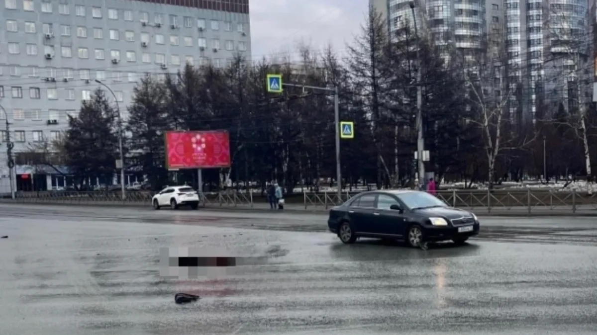 «Девушка подлетела вверх метров 15» В центре Новосибирска насмерть сбили сибирячку, которая переходила дорогу