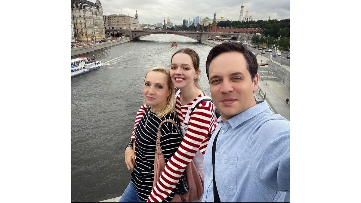 Семья - Елена, Виктори и Александр. Фото:@astashenok.ru\ Instagram (принадлежит Meta и запрещен в России) 