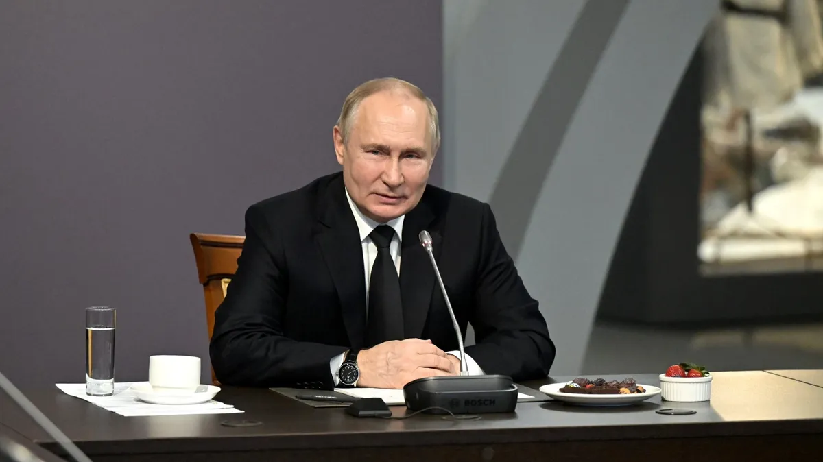 Путин поздравил граждан РФ с праздником Весны и Труда