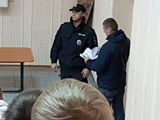 Полиция забрала студента 