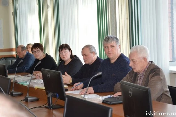 Чиновники на совещании в администрации Искитимского района