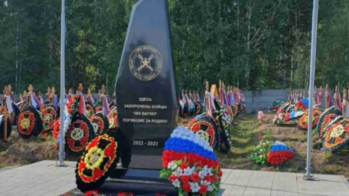 На Гусинобродском кладбище в Новосибирске открыли памятник 357 бойцам ЧВК «Вагнер», погибшим при взятии Бахмута