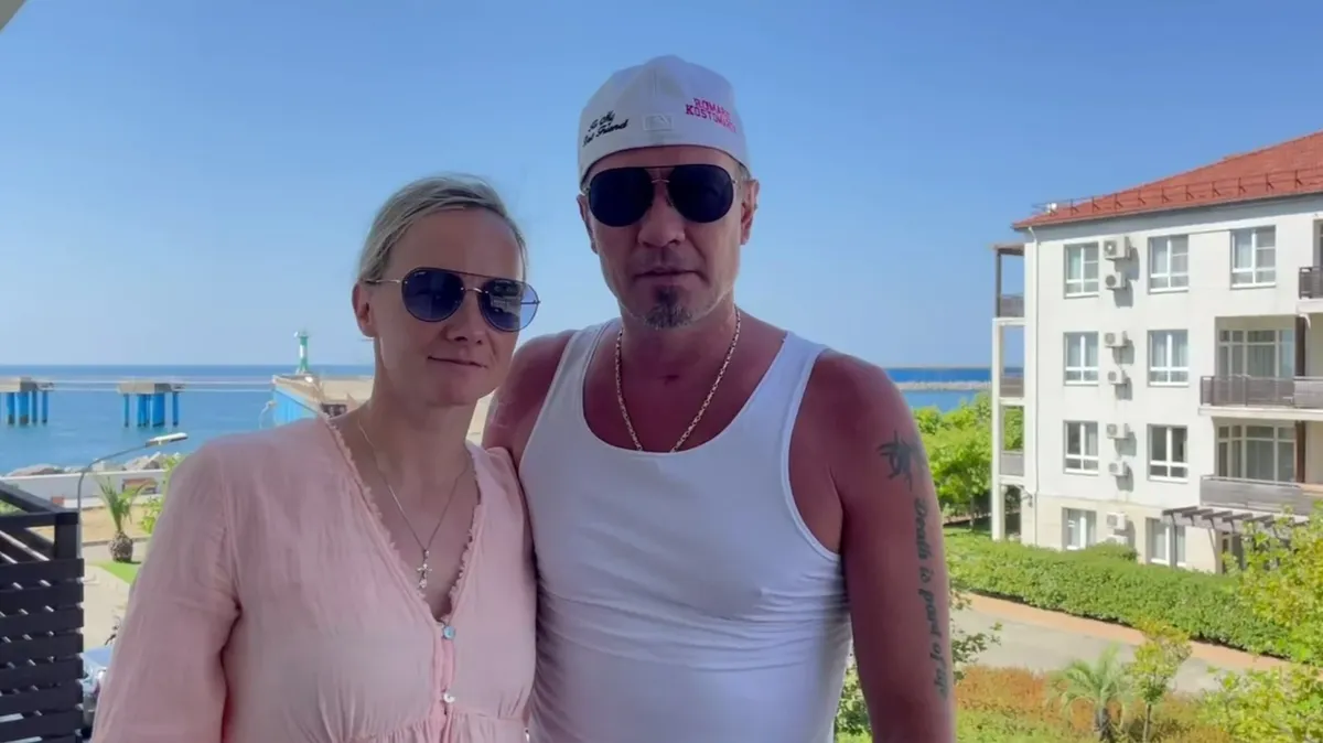 Костомаров с супругой Домниной записали видеообращение со словами благодарности