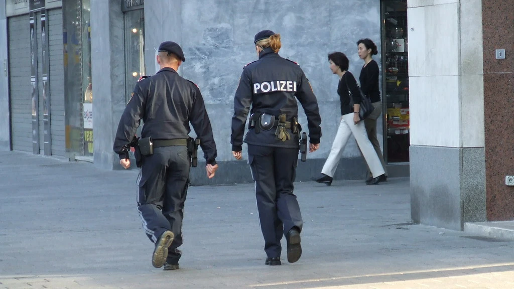 В центре Вены пьяные украинские дипломаты устроили ДТП. После аварии они пытались на большой скорости скрыться от австрийской полиции