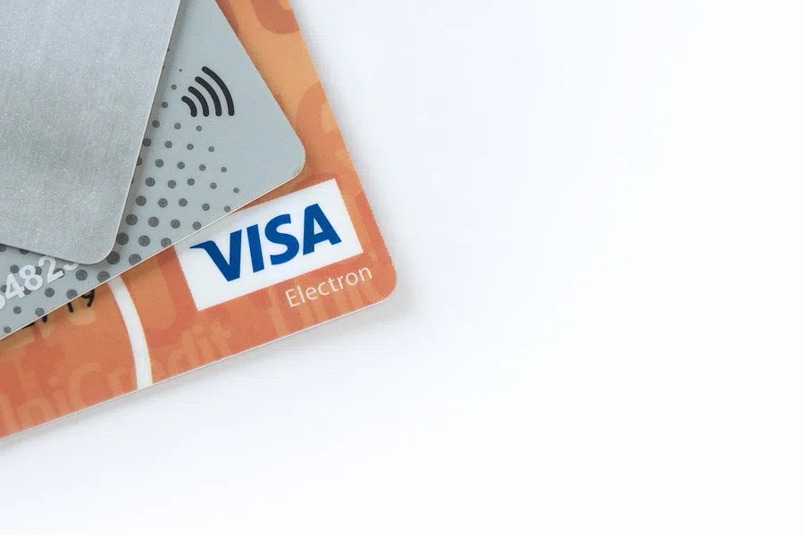 Сбербанк заявил об автоматическом продлении срока действия своих карт
