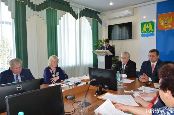 Руководитель отдела МВД выступил перед депутатами