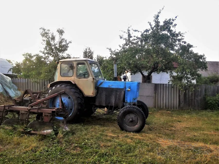 Тракториста, убившего 3-летнего ребенка при скашивании травы, будут судить под Новосибирском