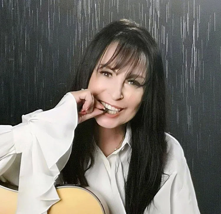 Певица Марина Хлебникова получила серьезные ожоги и находится в реанимации после пожара в своей квартире в Москве