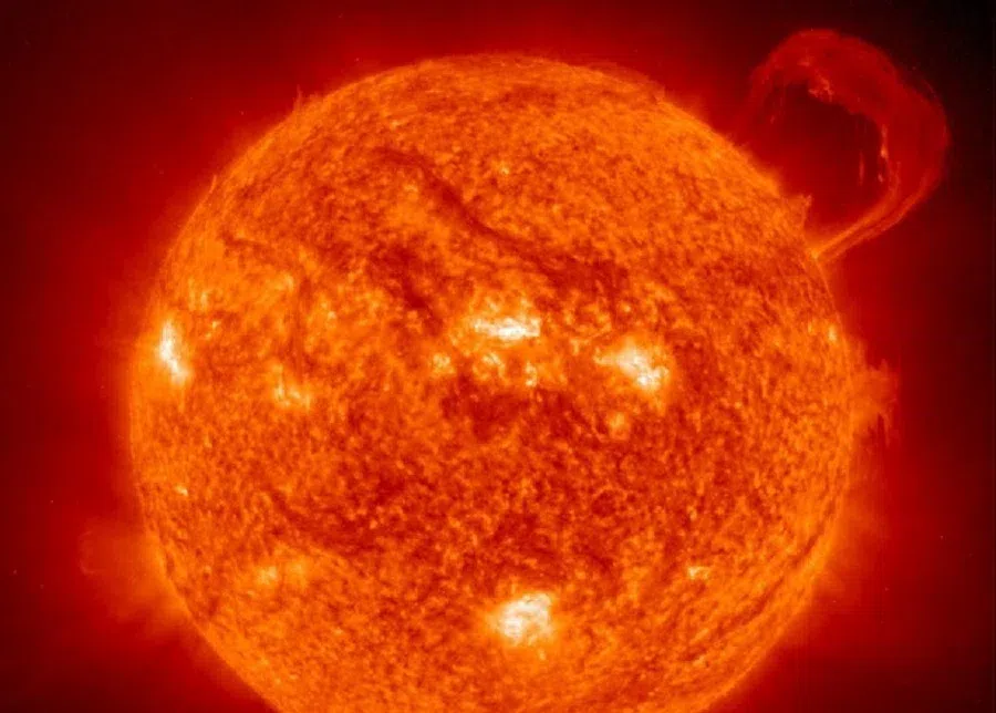 Магнитная буря 13 февраля 2022: быстрая вспышка на Солнце вызовет колебания уровня G1 - время пикового геоудара