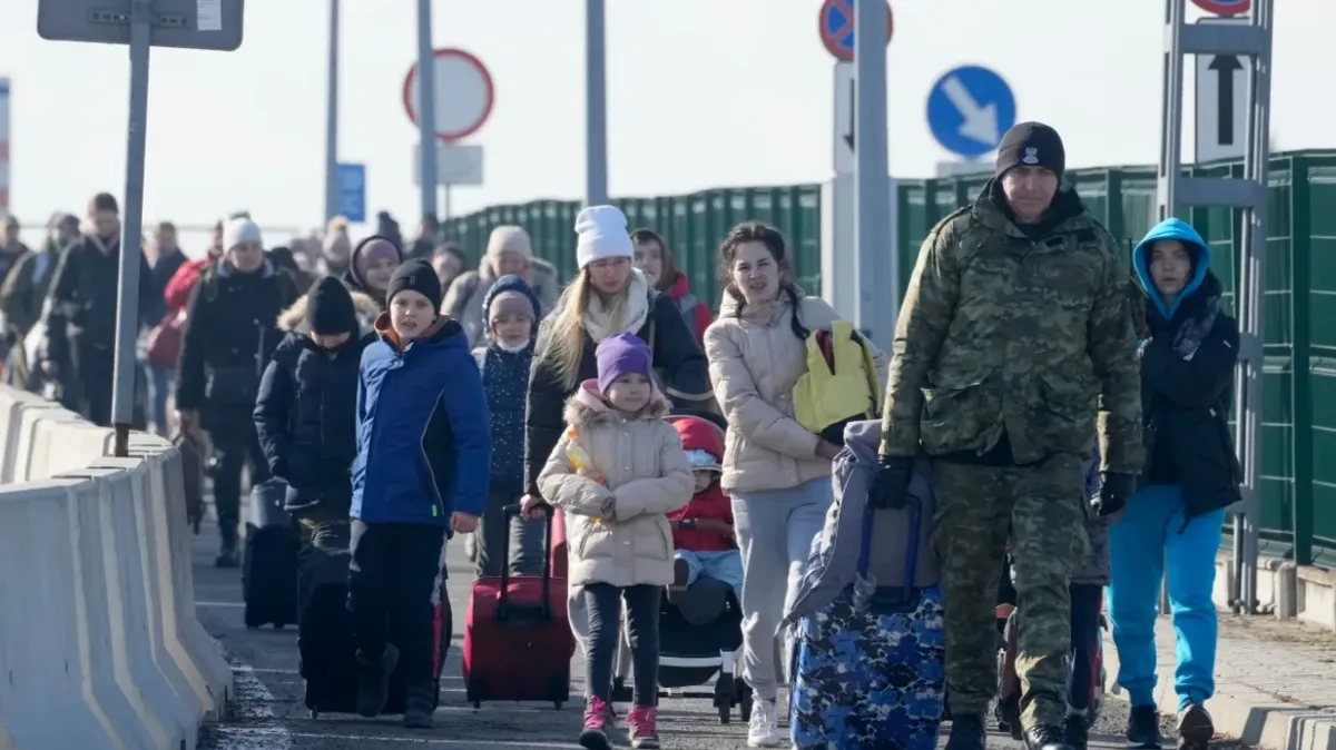  «Либо заткнись и сиди молча, либо валите назад»: В Европе беженкам из Украины предлагают жилье в обмен на интим. Пристают даже к детям