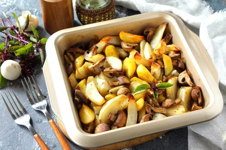 жареная картошка с грибами