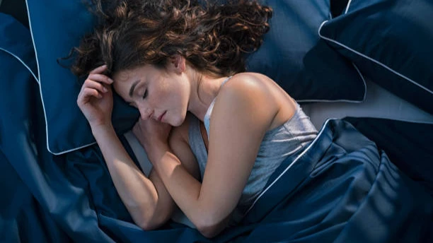 Как вы спите? Одно положение во сне может увеличить риск тромбоза глубоких вен - можно просто умереть во сне