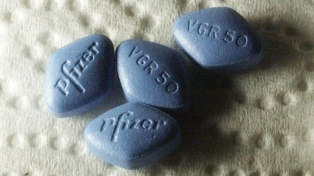 Голубая чудо-таблетка: как действует на эрекцию «Виагра» по часам после приема, вредна она для здоровья и может ли партнерша понять, что вы принимали стимулятор
