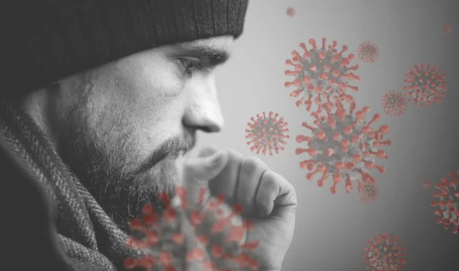 Какие симптомы коронавируса стали редкими при омикроне, рассказал врач Водовозов