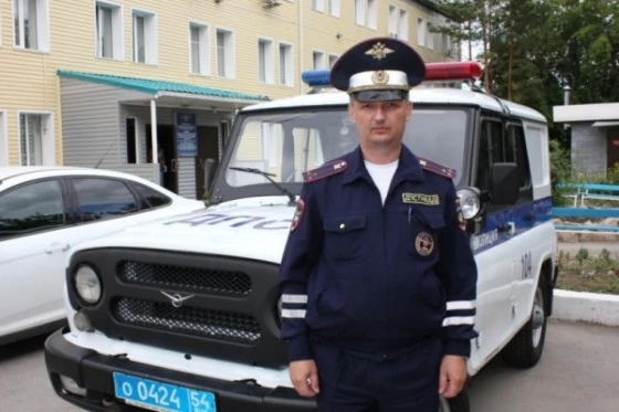 Старший лейтенант полиции Александр Шермук сопроводил роженицу до больницы на патрульной машине Старший лейтенант полиции Александр Шермук сопроводил роженицу до больницы на патрульной машине