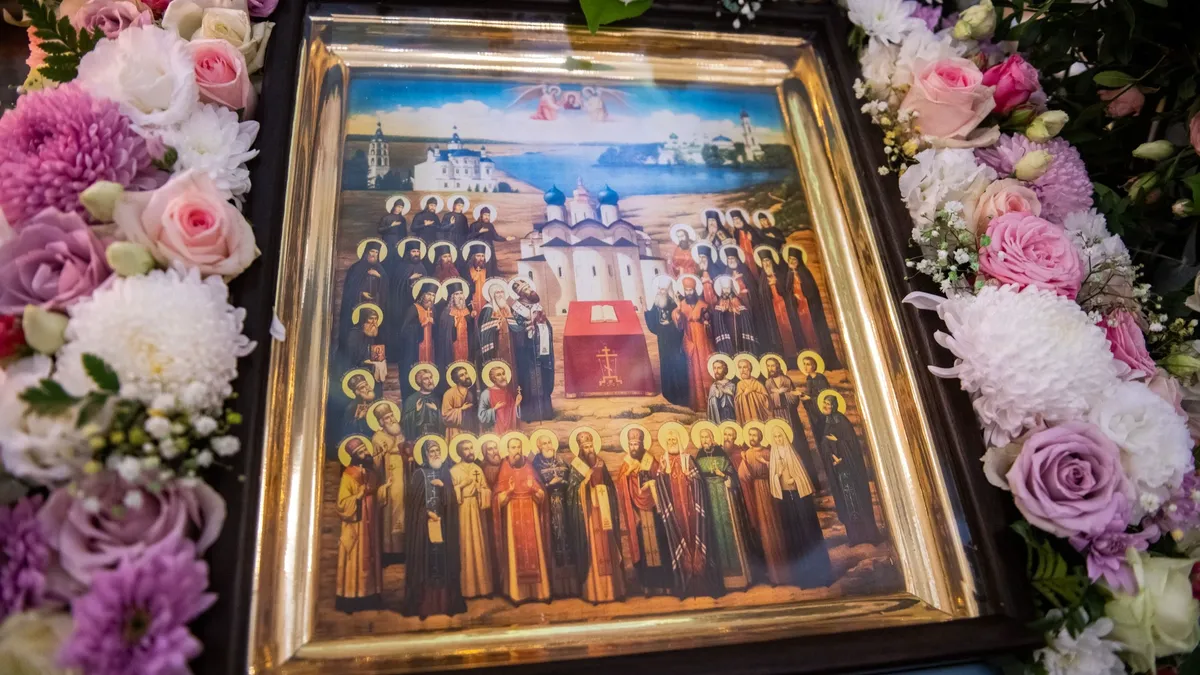 Икона Казанских святых на праздничном аналое. Фото: tatmitropolia.ru