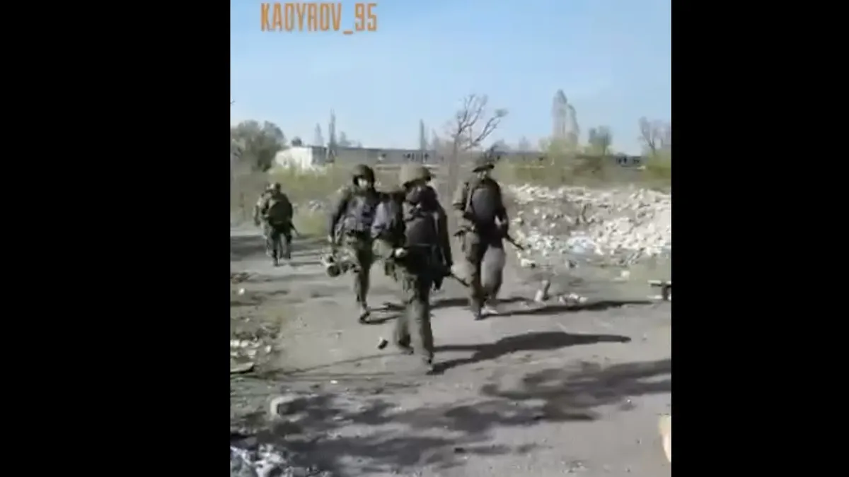 Бойцы центра СОБР «Ахмат» продолжают зачищать Луганск. Фото: стоп-кадр видео телеграмм-канала Kadyrov_95