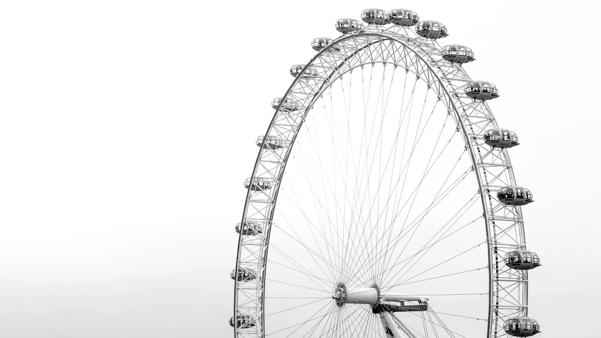 На ВДНХ запустили самое большое колесо обозрения в Европе - «Солнце Москвы», высотой в 140 метров