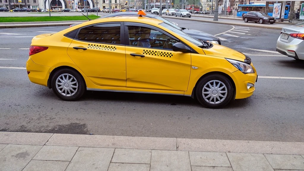 В России водителям с судимостью запретили работать в такси – какие статьи уголовного и административного  кодекса попали под запрет 