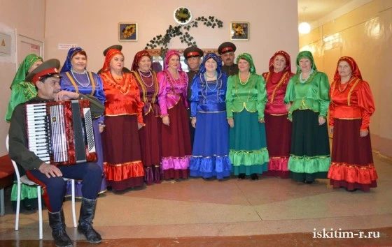 Коллективы показали творческие номера