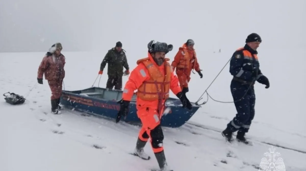 В Искитимском районе 9 рыбаков в метель унесло на льдине