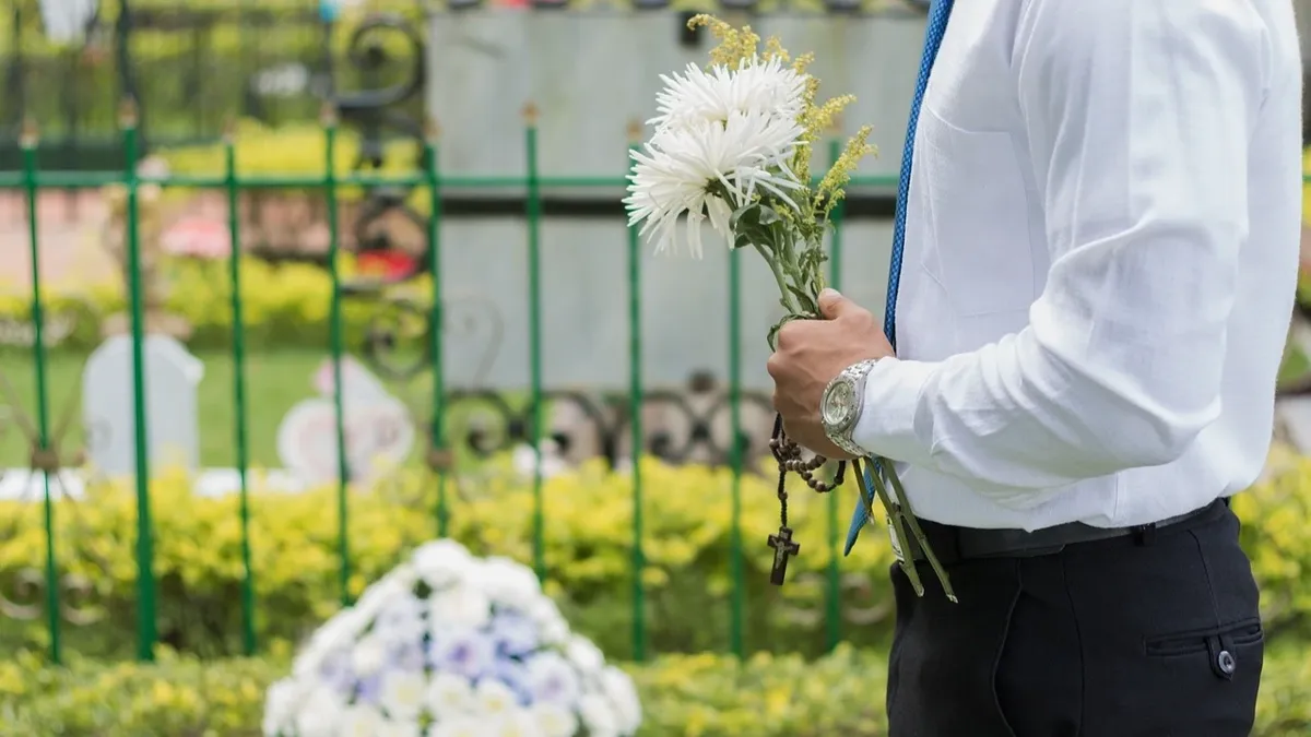 Весна на кладбище начинается с Радоницы. Фото: pixabay.com