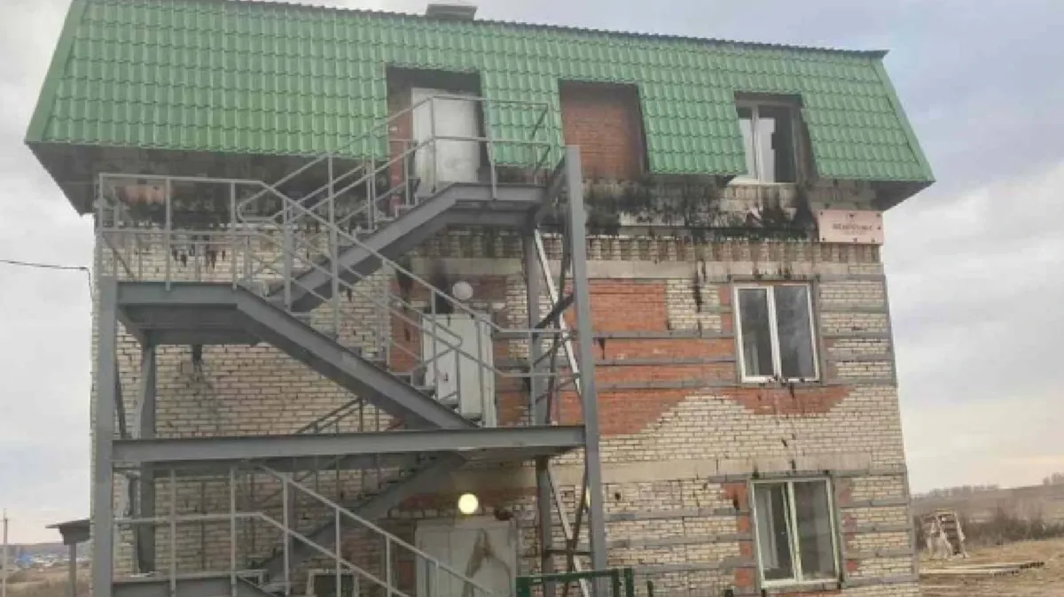В Шибково неизвестные подожгли здание исправительного центра для зэков. Второй центр планируют открыть в Искитиме

