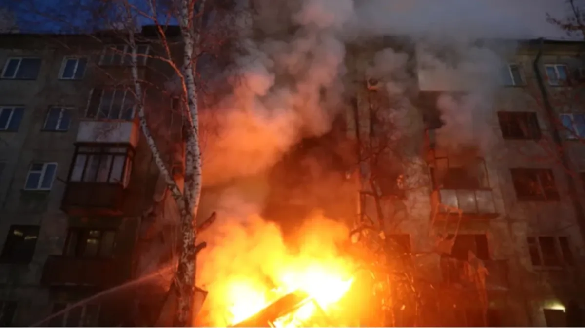 «Все горит, нет стен в некоторых квартирах, дым столбом валит» 13 погибших и 30 уничтоженных квартир: в чем причина взрыва дома в Новосибирске