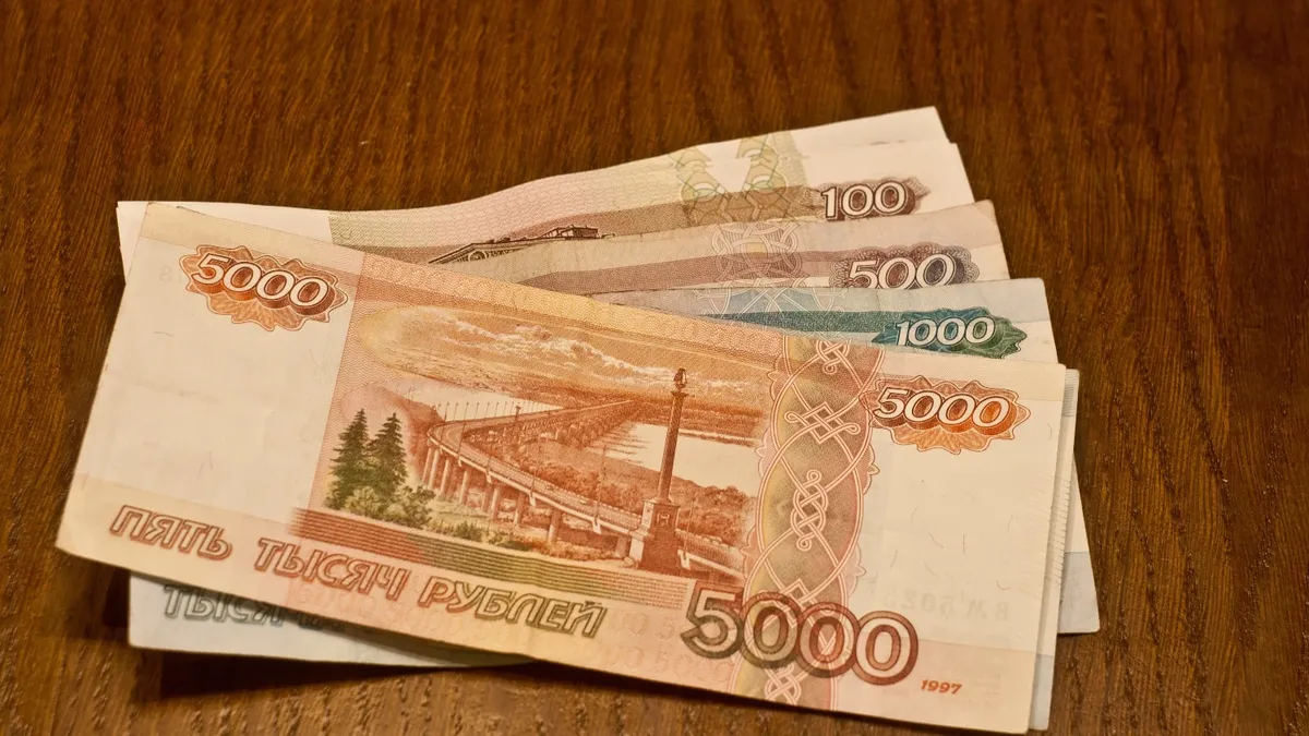 Как оформить ежемесячную денежную выплату в 1200 и 10000 рублей по уходу за нетрудоспособным