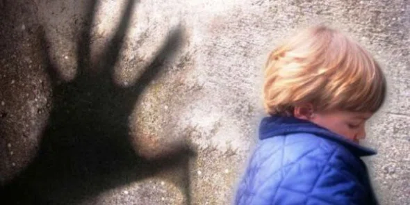 18-летний педофил надругался над 8-летней дочерью своих знакомых в Новосибирской области