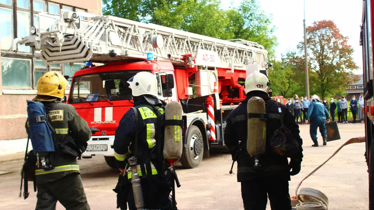 «Перегорело электрооборудование»: Более 500 человек эвакуировали из школы в центре Москвы