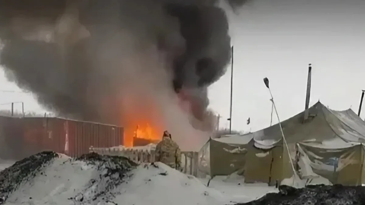 Огонь уничтожил палатки с вещами мобилизованных в Сибири