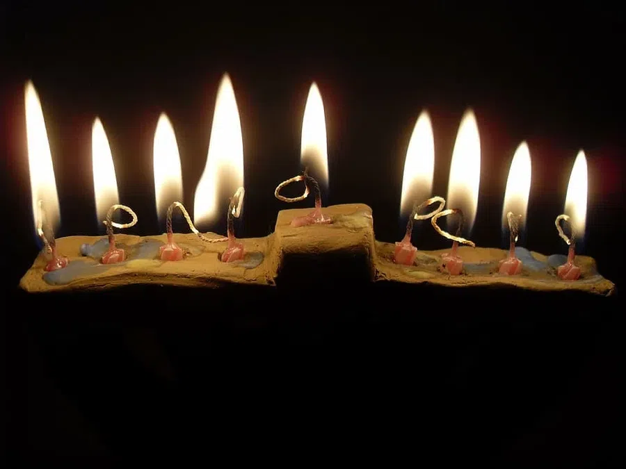 Ханука-2021: Как по иудейским правилам завершить Праздник свечей. Запреты и правила последнего дня великого дня. Кто может работать, а кому строго нельзя