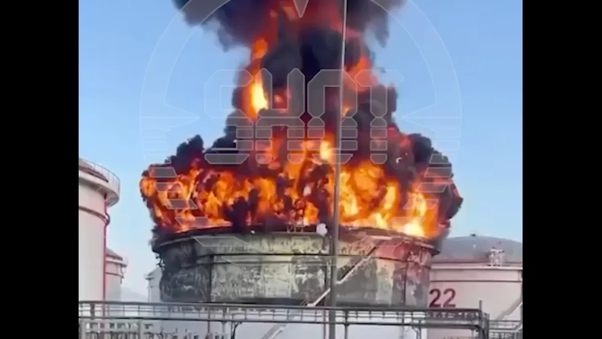 В Краснодарском крае произошел взрыв на нефтебазе после атаки украинских беспилотников — видео