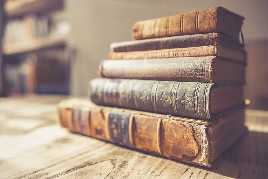 Книжной мудростью Нестор Летописец стал заниматься в монастыре.