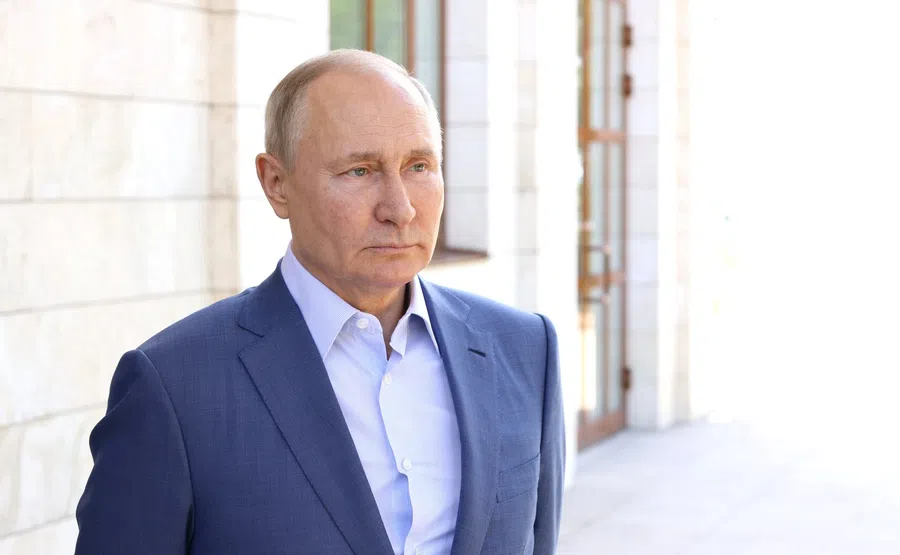 Путин выразил соболезнования семье трагически погибшего главы МЧС: Кто такой генерал Зиничев