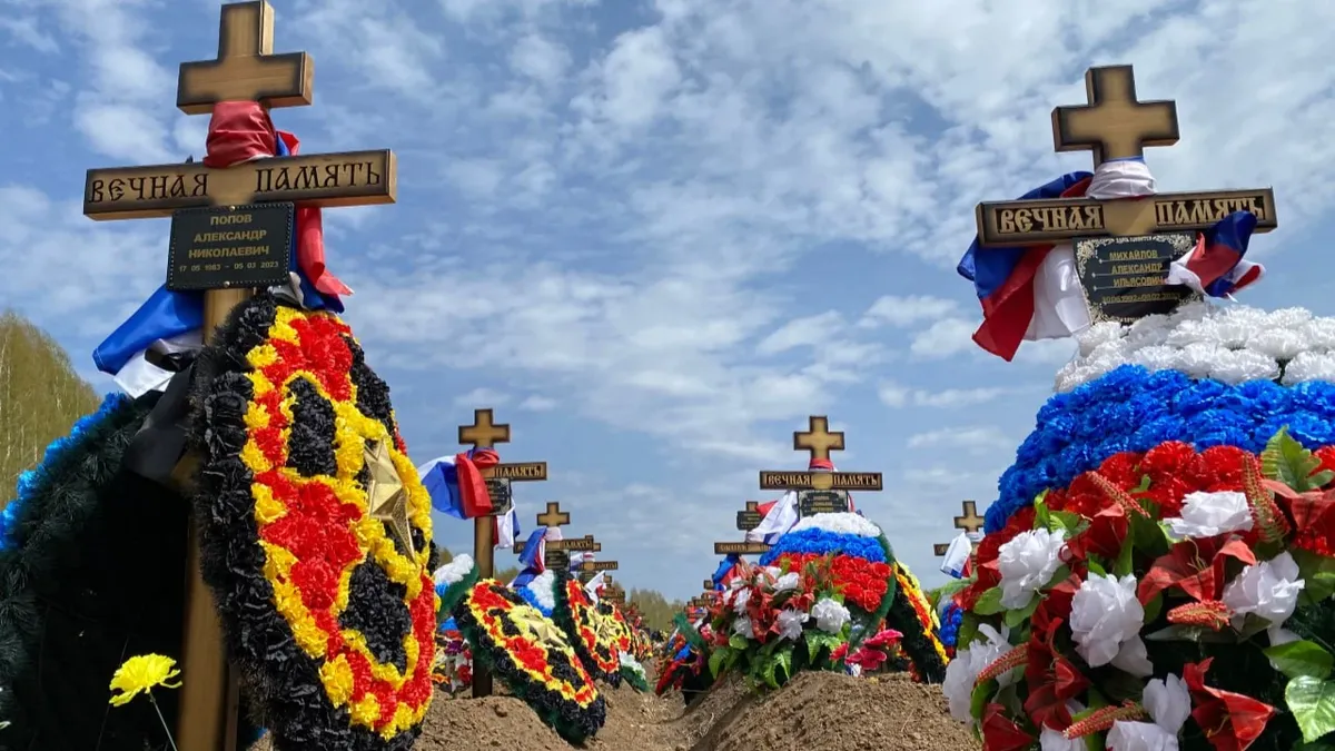 В Дятловке было найдено более 50 могил бойцов ЧВК «Вагнер». Фото: Гусинобродское кладбище | Курьер Среда