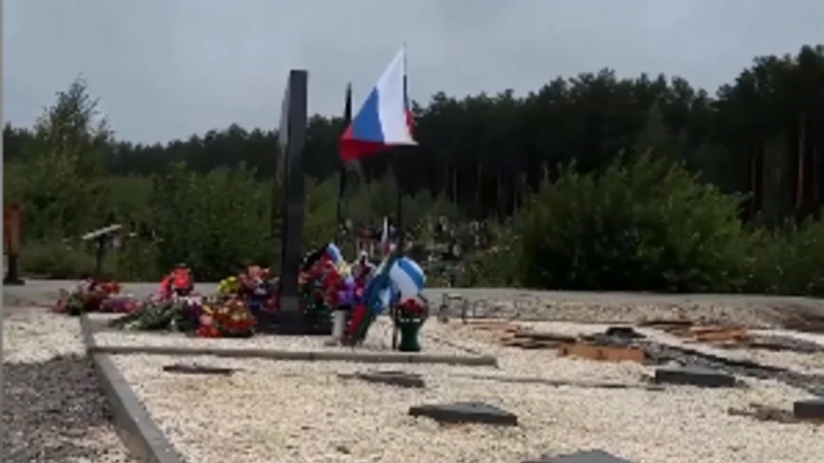 Под Екатеринбургом на кладбище привезли памятники погибшим бойцам ЧВК «Вагнер»