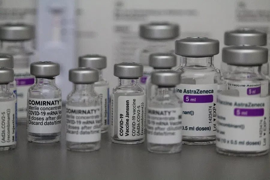 Прививки Пфайзер защищают детей от тяжелой формы коронавируса даже при Омикроне
