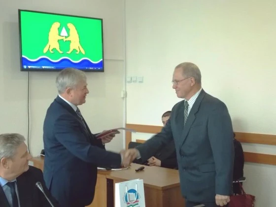 10.10.2016 г. Григорьев А.П. вручает медаль Баранчикову В.А